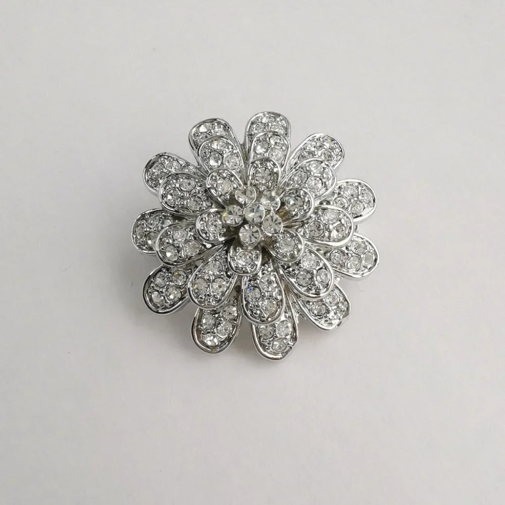 ES flower brooch
